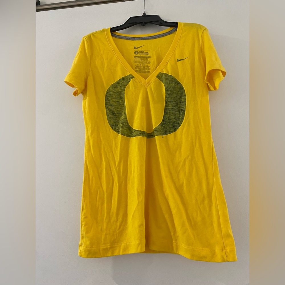 U of O Nike Women's Yellow V-Neck Top (University of Oregon Ducks)